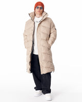 Abrigo Largo Oversize de Plumas Color Crema con Cuello Alto