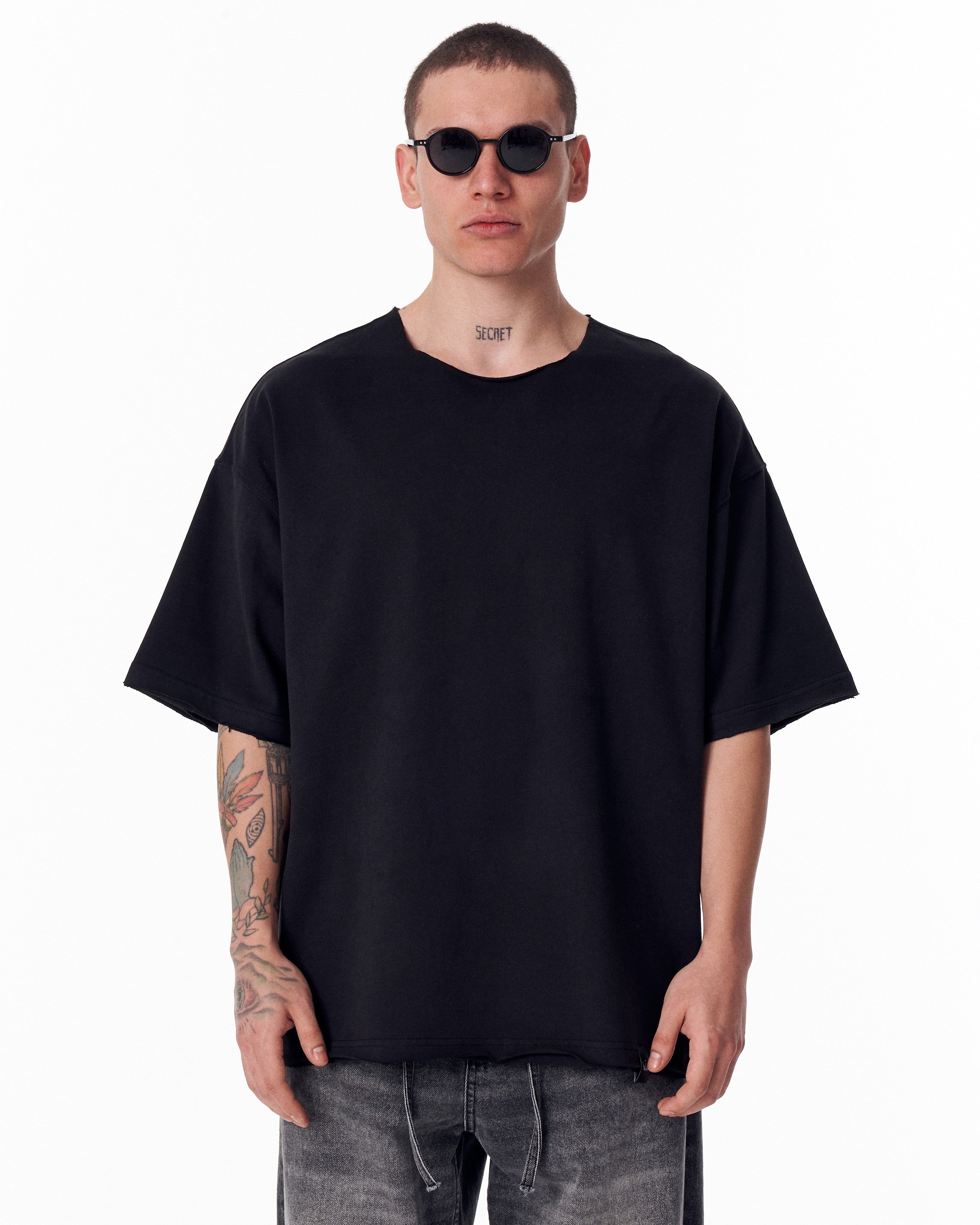Raw-Edge Crew Neck Oversized Black T-shirt With Sidezip | MV