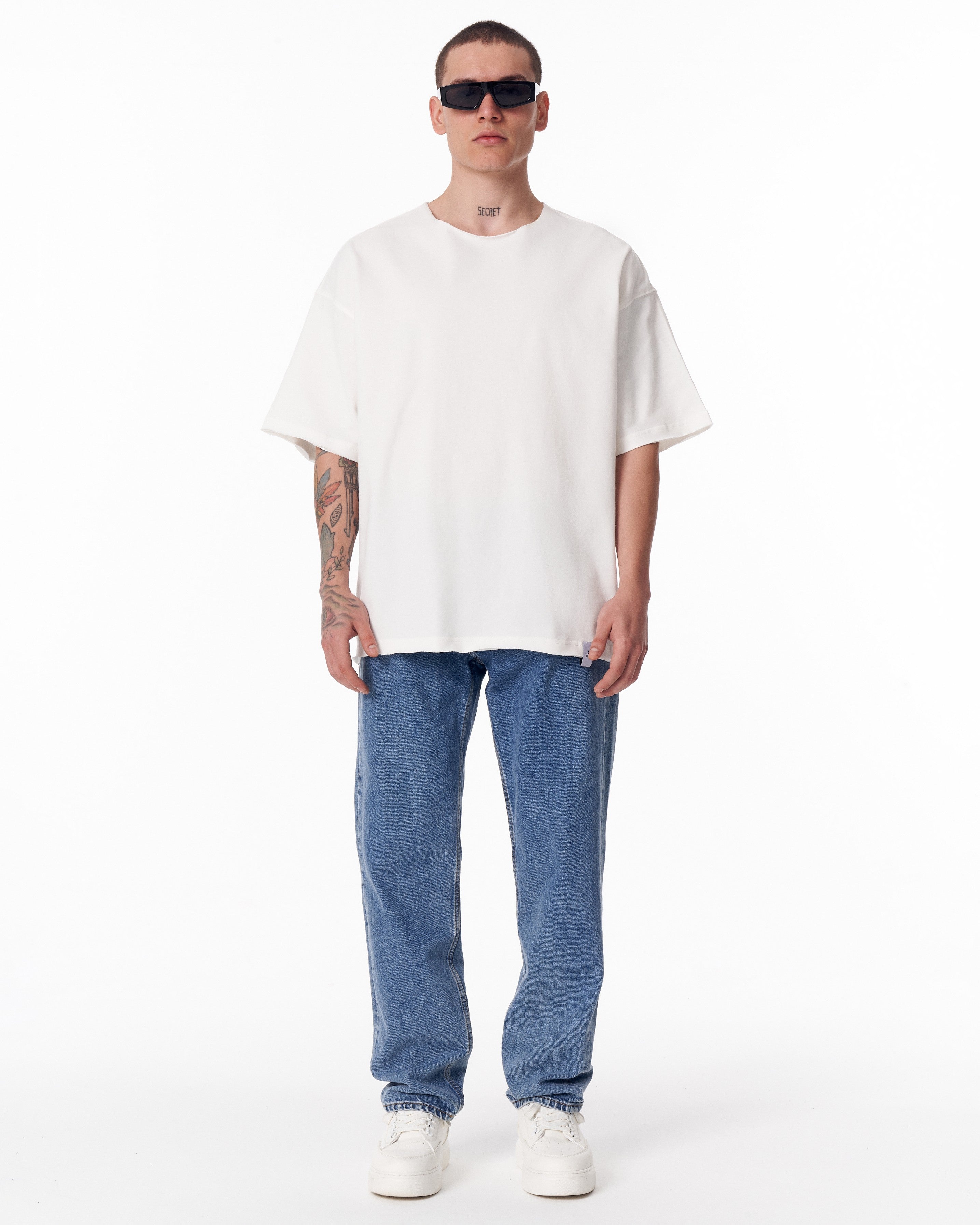 Sidezip Raw-Edge Crew Neck Oversized White T-shirt | MV | Martin Valen