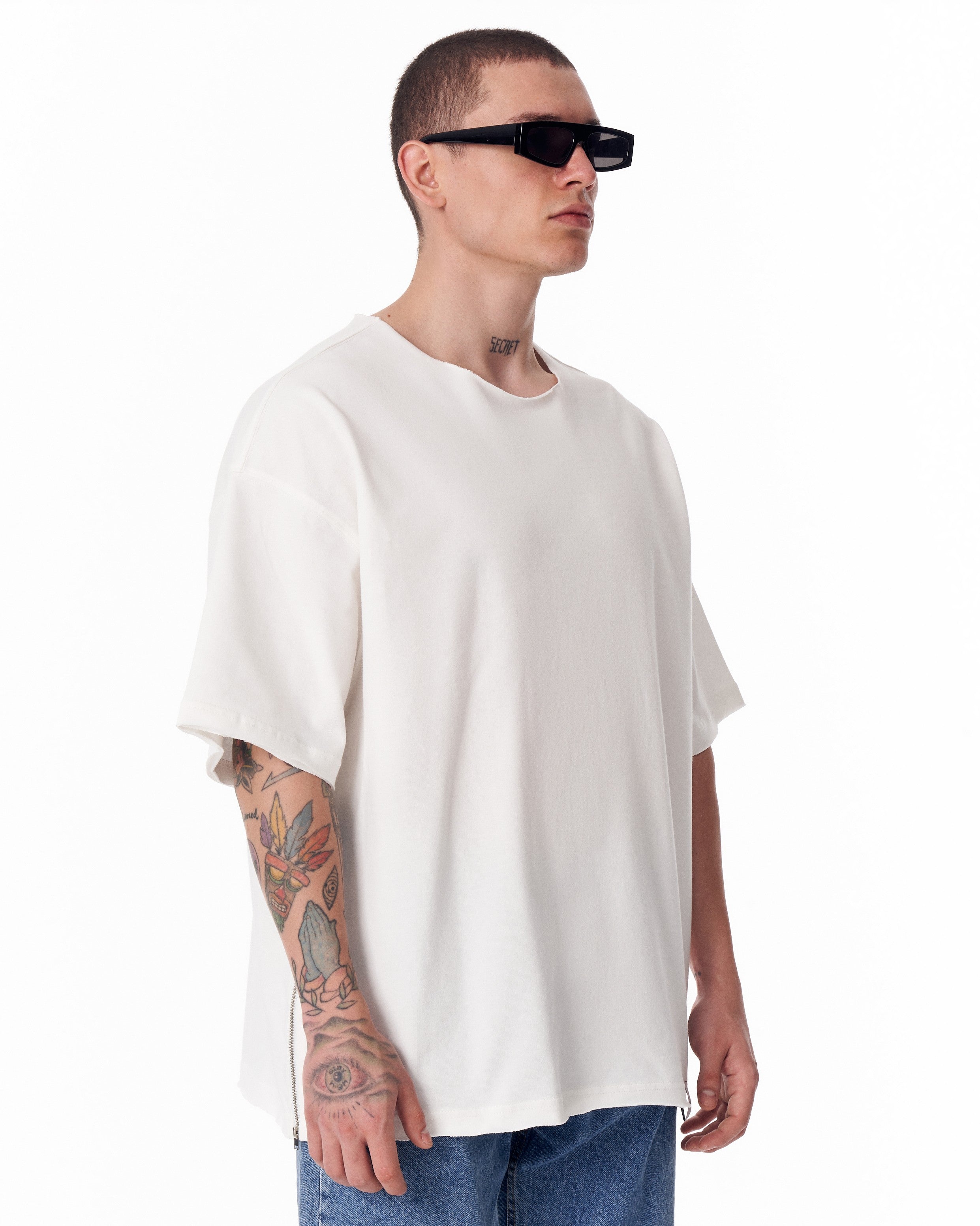 Sidezip Raw-Edge Crew Neck Oversized White T-shirt | MV – Martin Valen