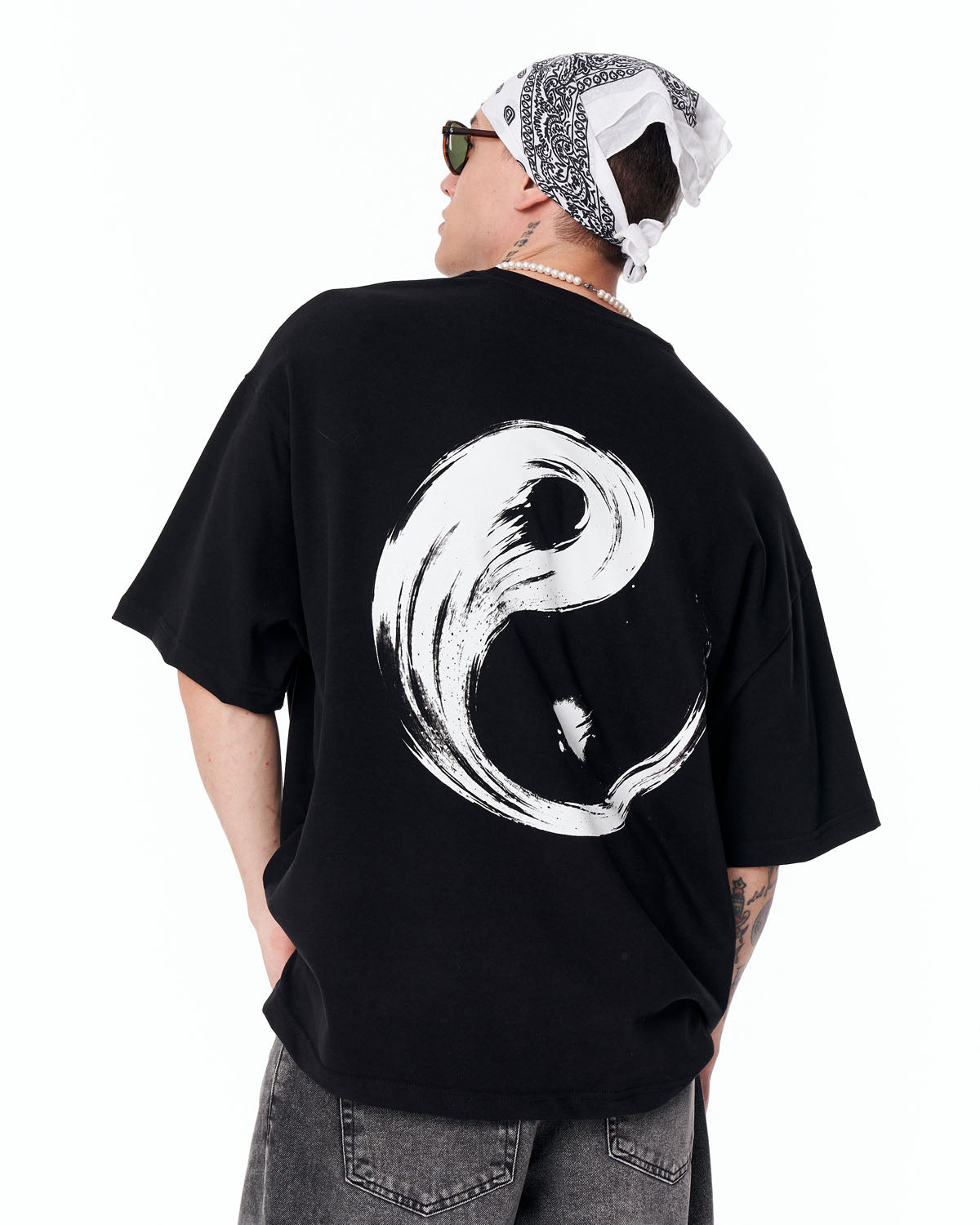Men's Yin Yang Brush Graphic Oversized Black T-Shirt | MV