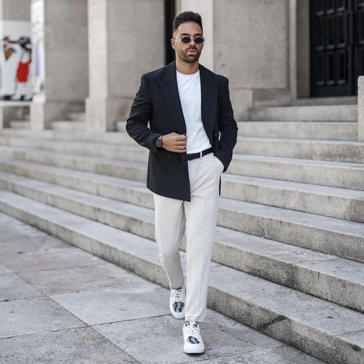 Die Idee, Sneakers Unter Eleganten Herrenoutfits zu Tragen